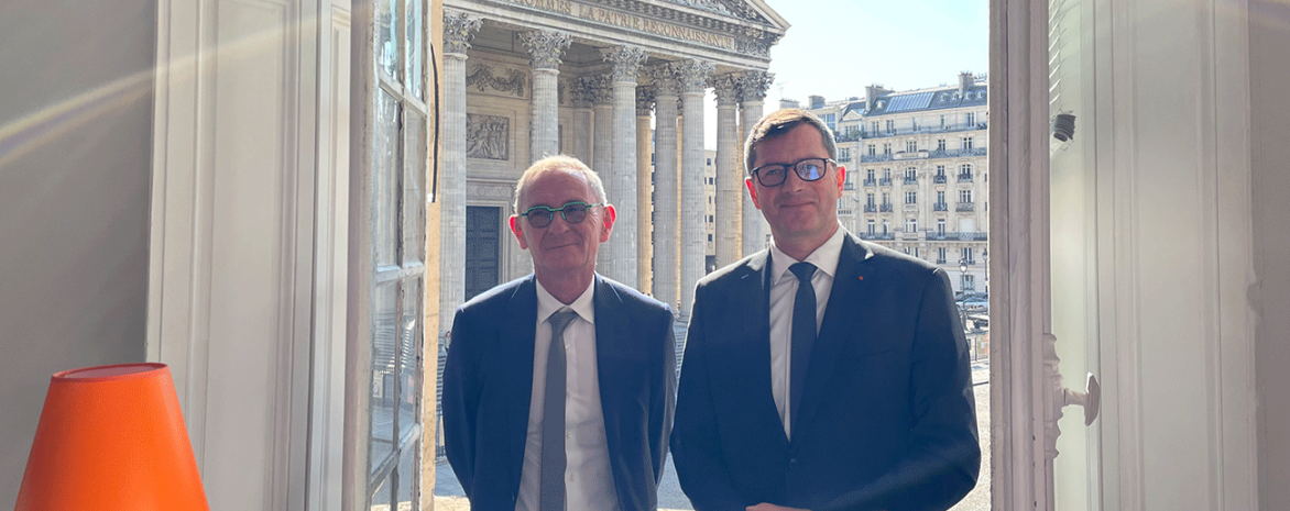 Professeur Thierry Bonneau et le général Tibouzet Professeur Thierry Bonneau et le général Tibouzet