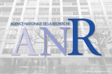 Visuel de la façade du CARISM avec le logo de l'ANR